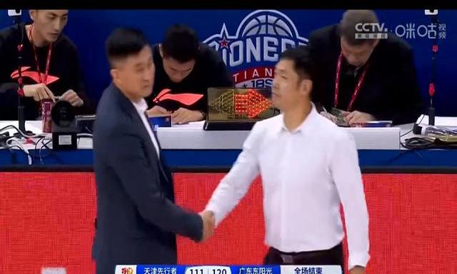 特别节目！赛场间歇，球场上演精彩表演秀！的简单介绍