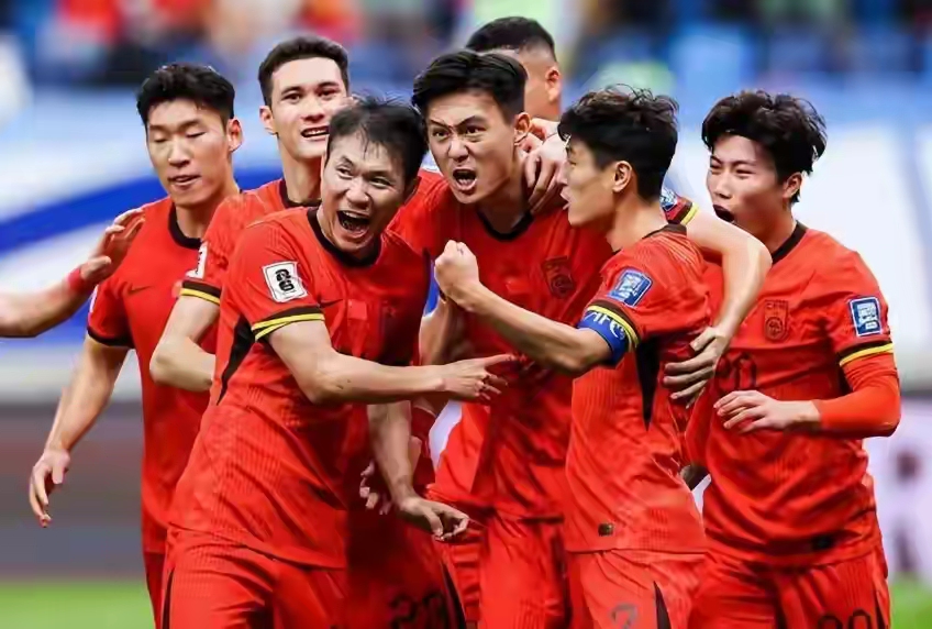 关于国内足球比赛再掀高潮，球员斗志昂扬备战的信息